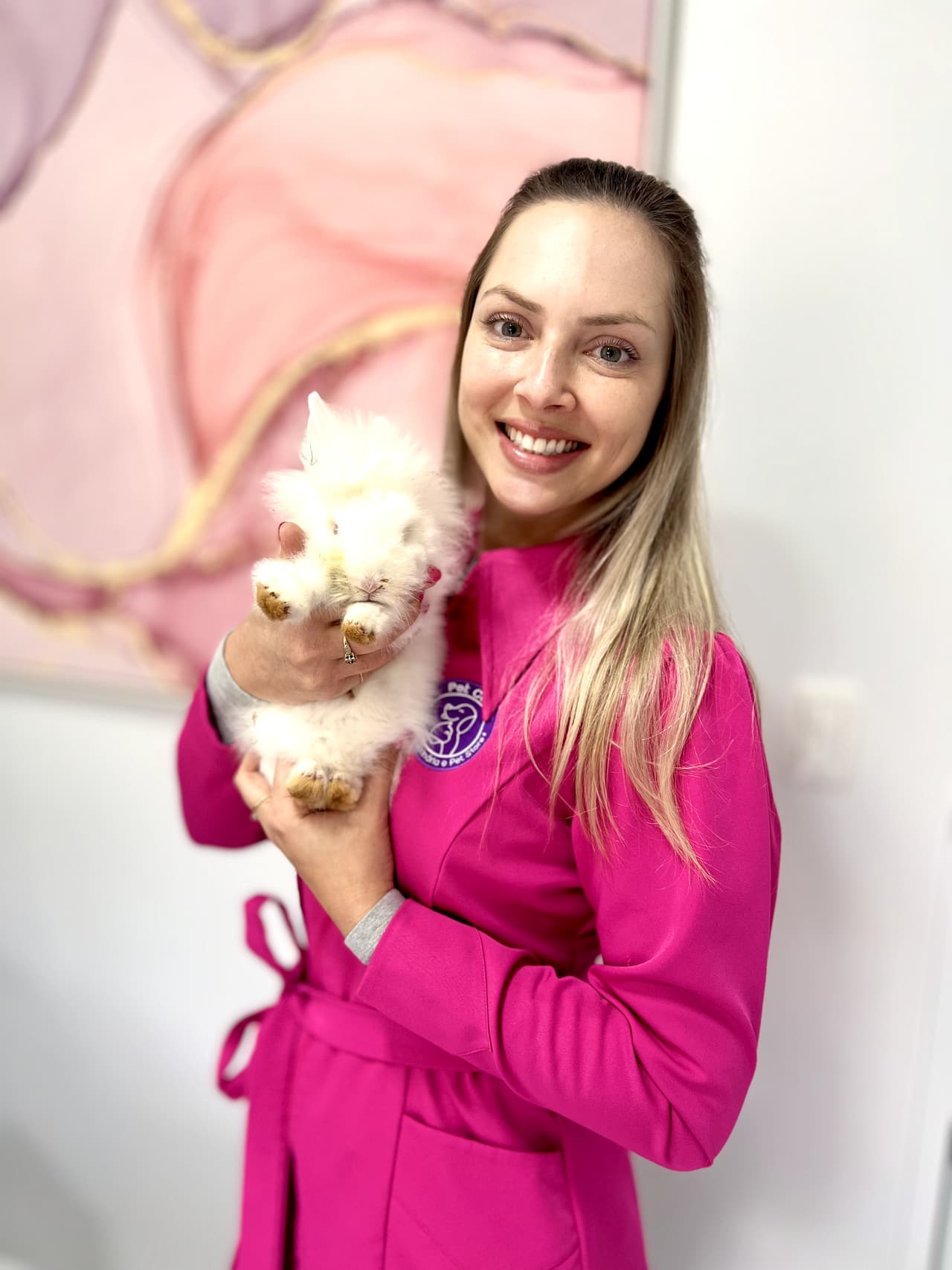 Dra. Kelly Grohs — especialista em dermatologia veterinária na Pet Center